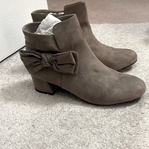 Simply styled Grey Suede low heel women’s boots